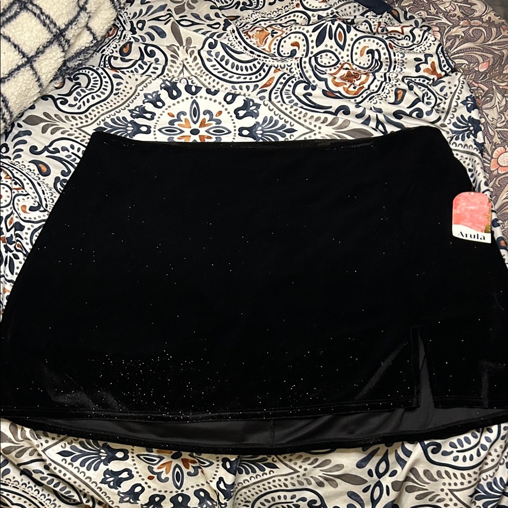 NWT ARULA Sparkling Black Mini Skirt with slit